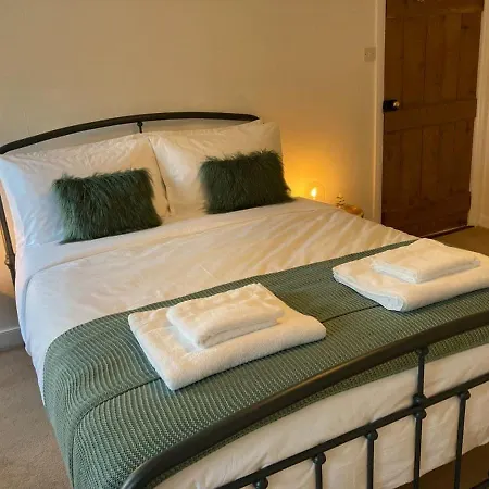 2 Ivy Cottage